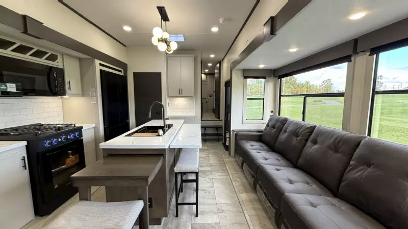 39HYBRID Floorplan Main Room